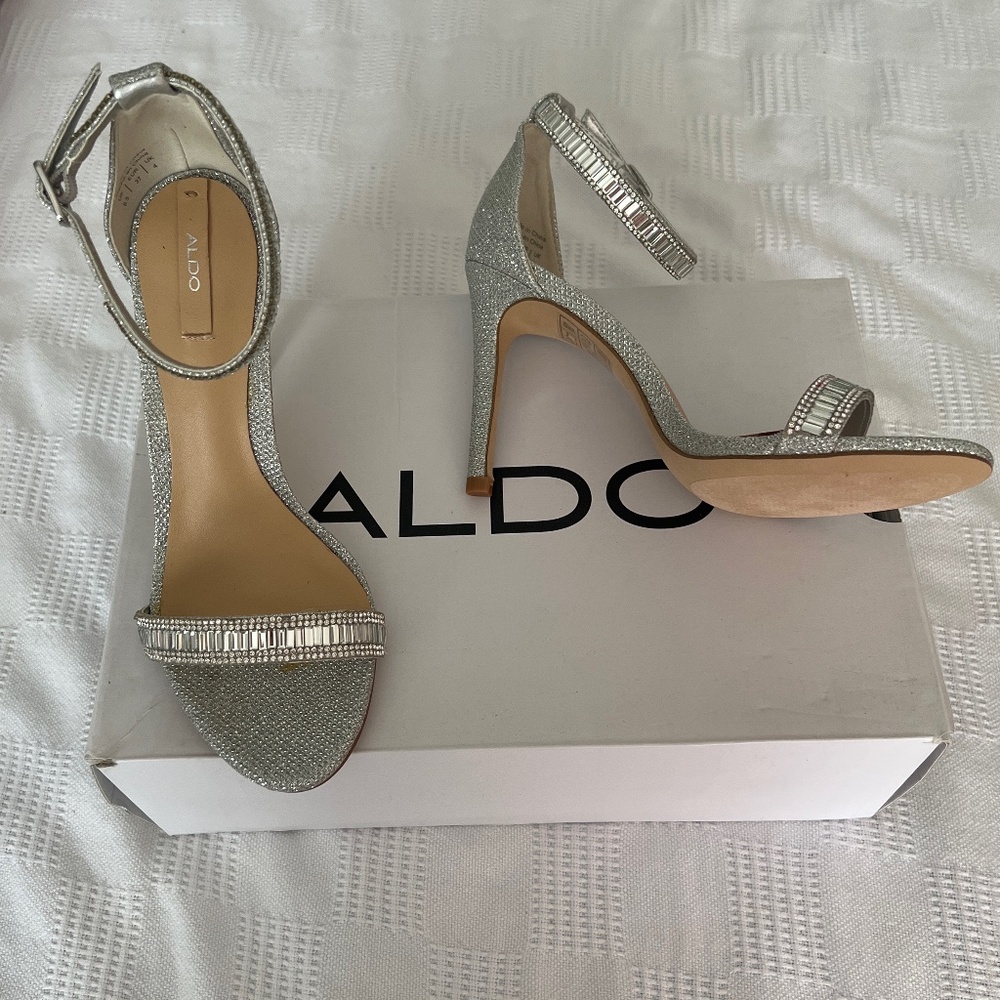 Sevoredia silver heels